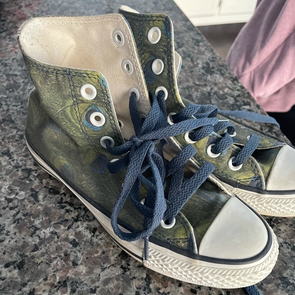 Converse sneaker size 5